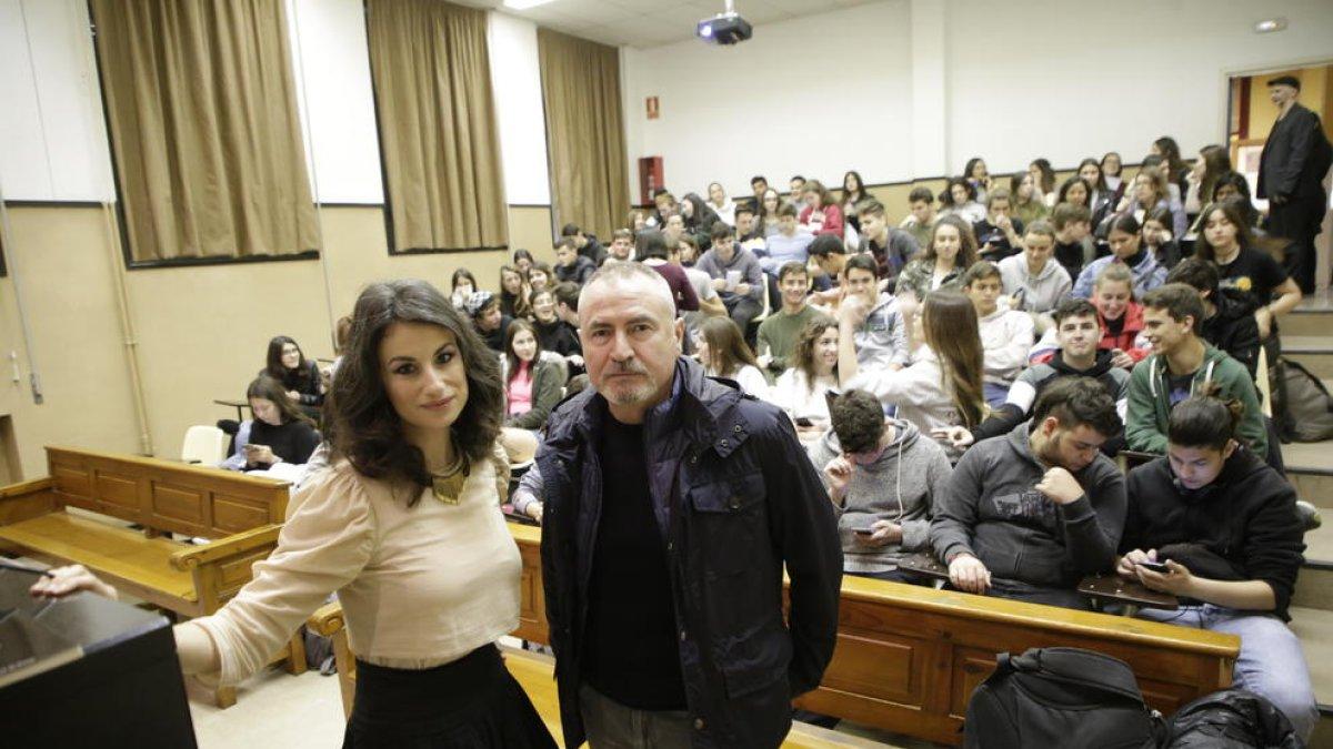 La poeta Yolanda Castaño visita l’institut Màrius Torres de Lleida