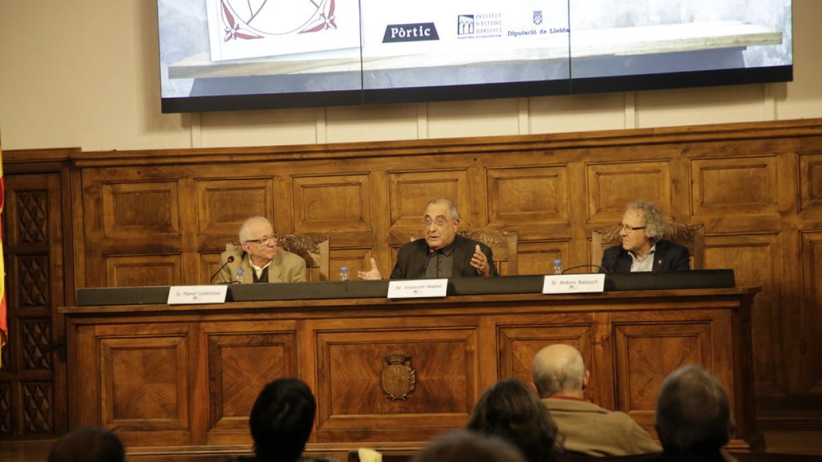 Joaquim Nadal, durant la presentació del seu llibre a l’IEI.