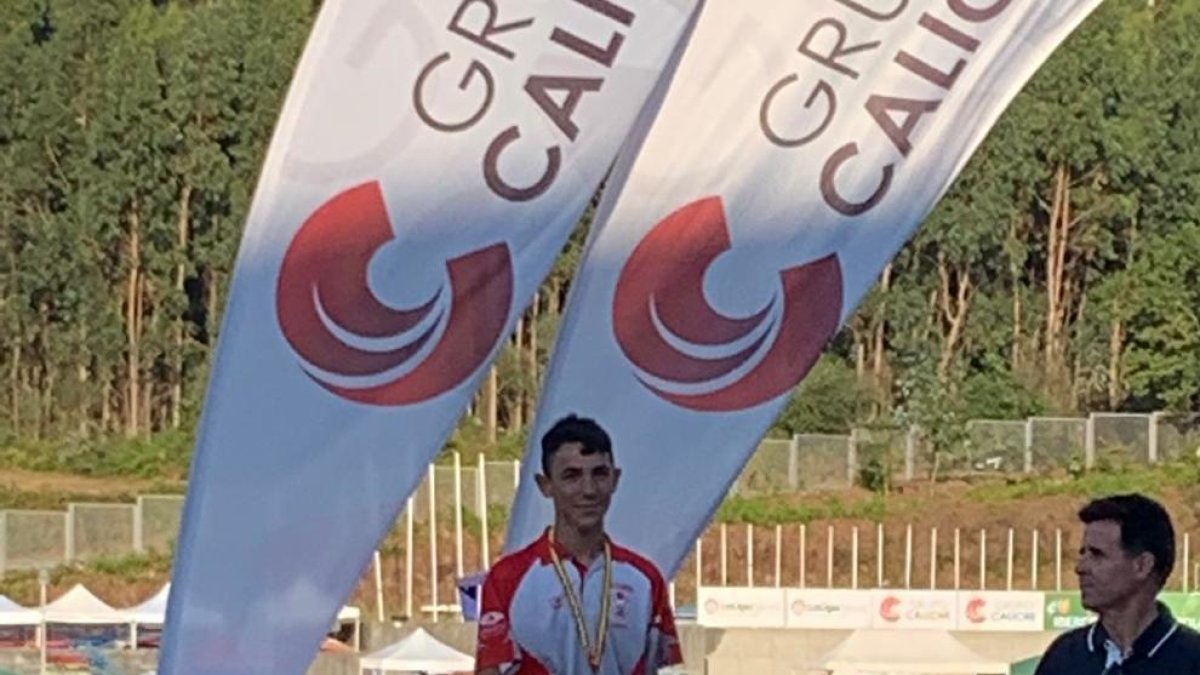 Isaac López Craviotto, con su medalla de bronce.