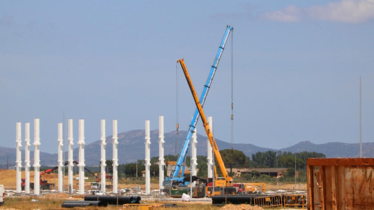 Imagen de archivo de las obras en el polígono de Amazon en el Logis Empordà.