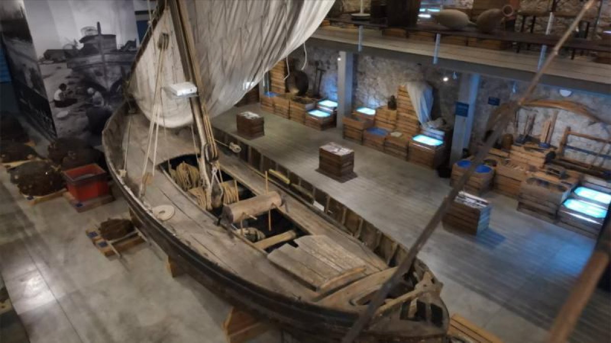 Embarcación pesquera en el Museu de la Pesca de Palamós.