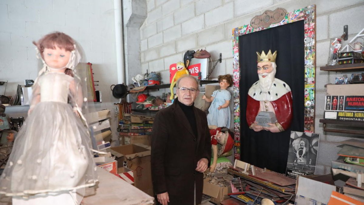 El col·leccionista Manel Gigó té més de 3.000 joguines de Lo Baratillo Leridano.