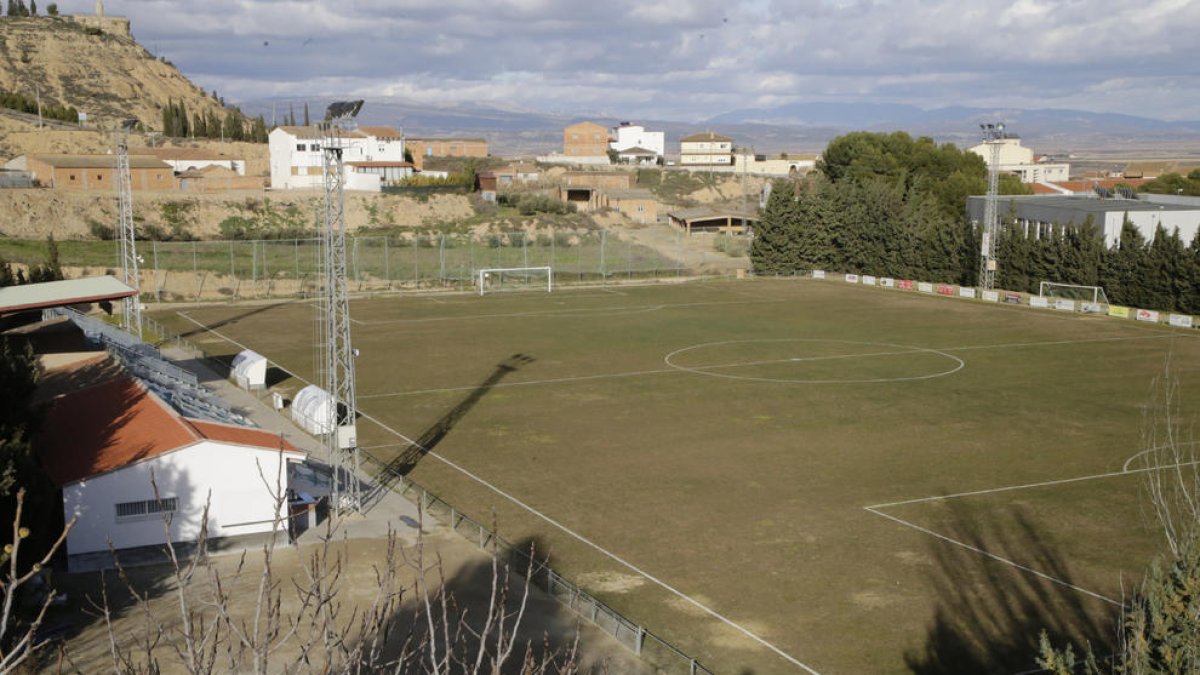 Una vista general del camp de futbol d’Alguaire d’ahir a la tarda.