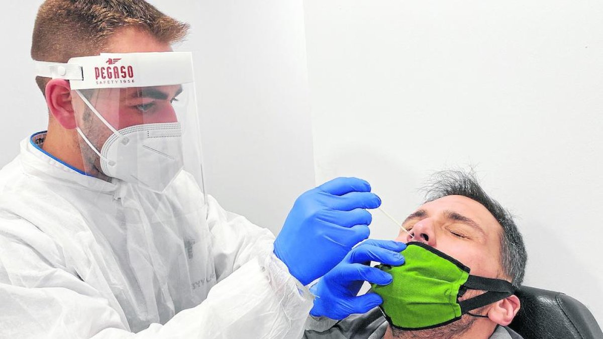 El capitán Miki Feliu durante los test PCR del pasado viernes.