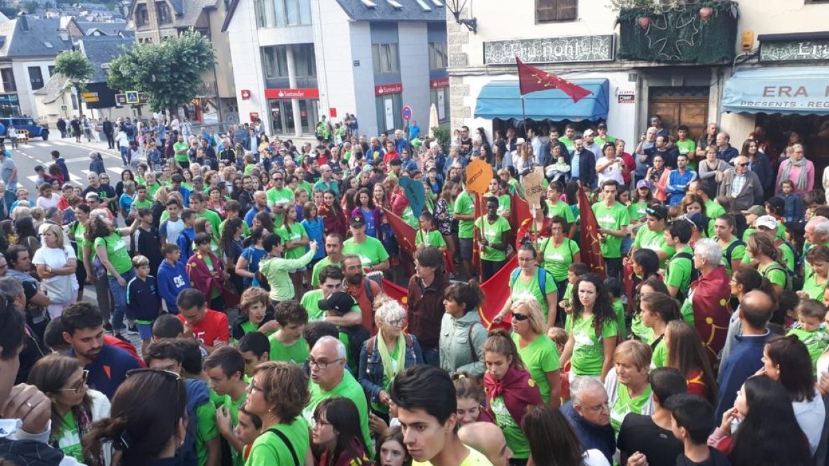 Imagen de los participantes de la carrera Aran per sa Lengua en Vielha.