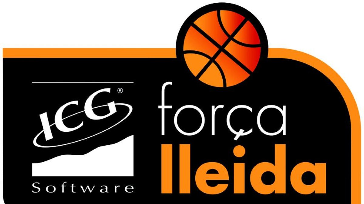 Nacho Rosa, un dels jugadors més destacats del Força Lleida, llança a cistella.