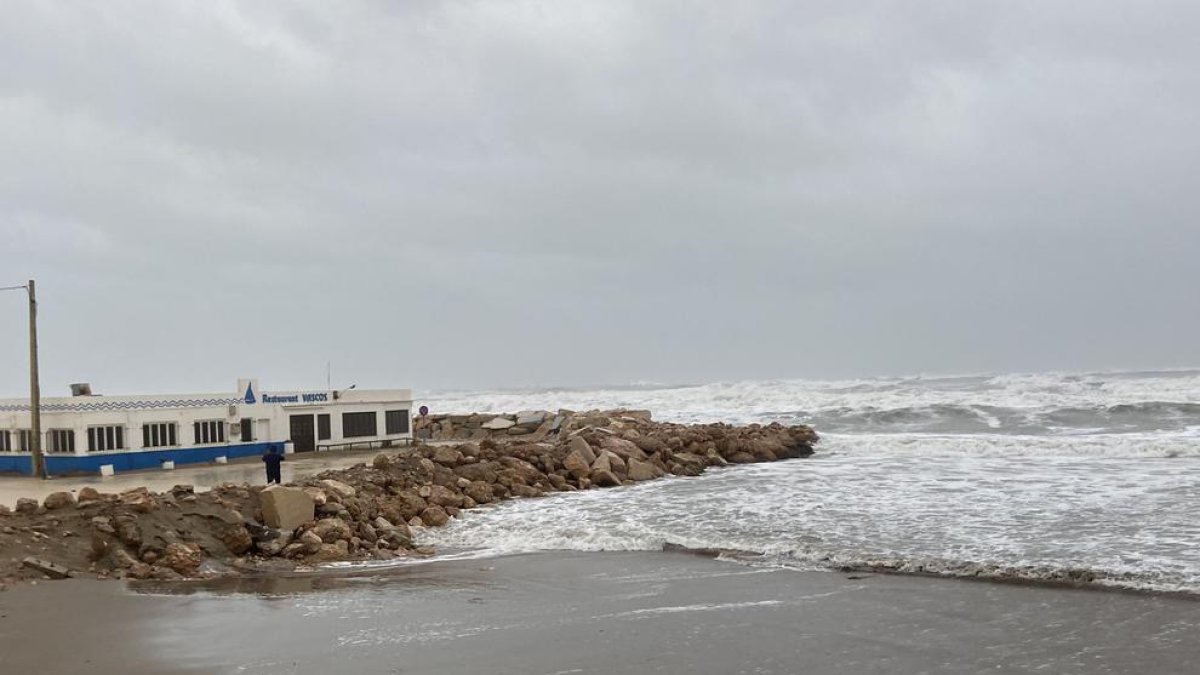 El temporal de mar va tornar a afectar el Delta.