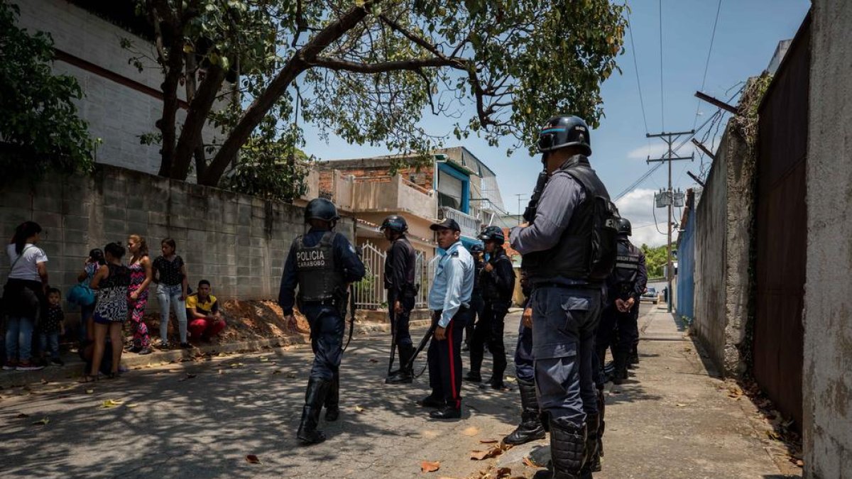 Policies als voltants d’un centre de reclusió.