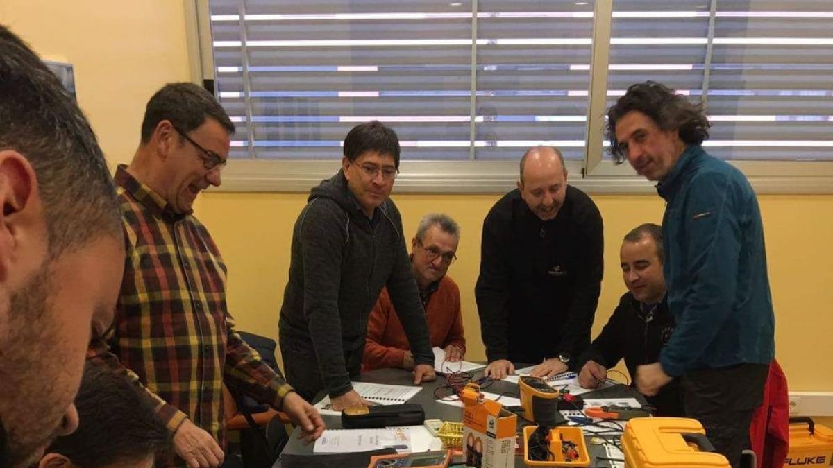 La Femel coordina dos ofrecimientos solidarios para la sanidad.