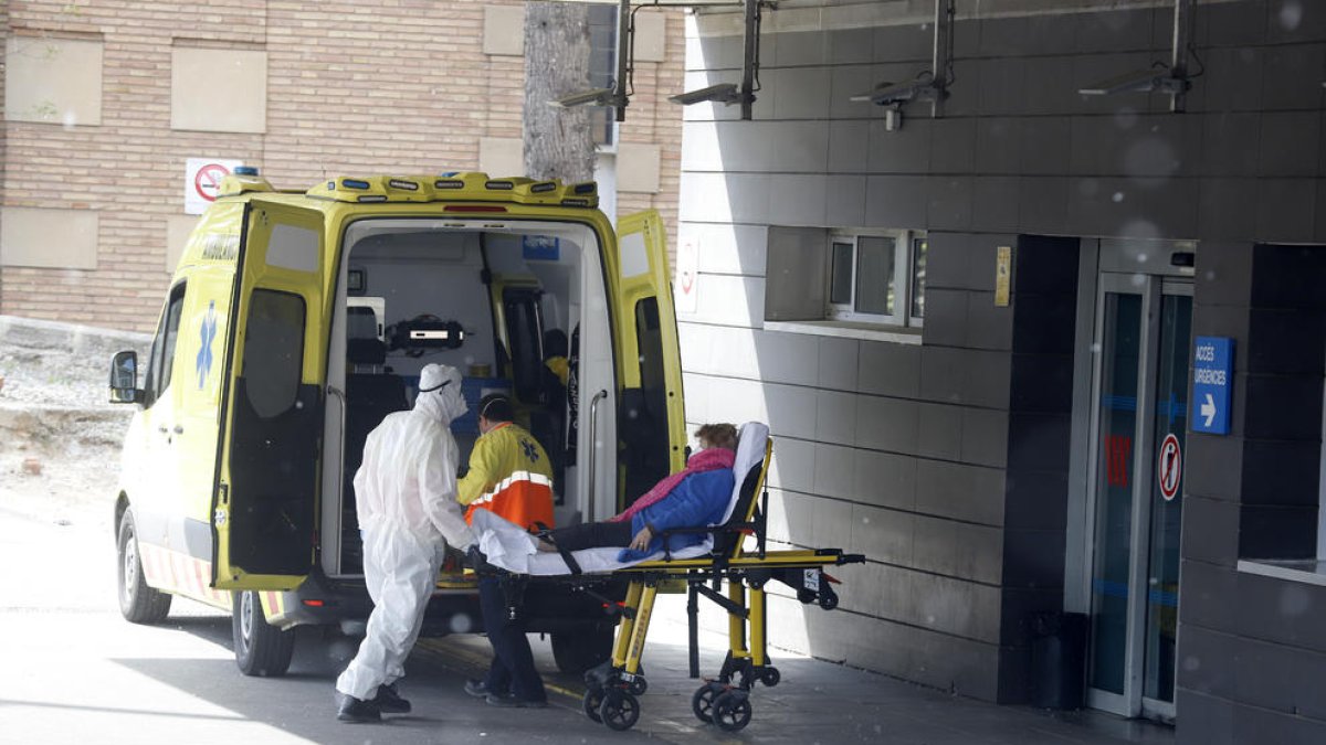 Imatge d’un trasllat en una ambulància a l’Arnau.