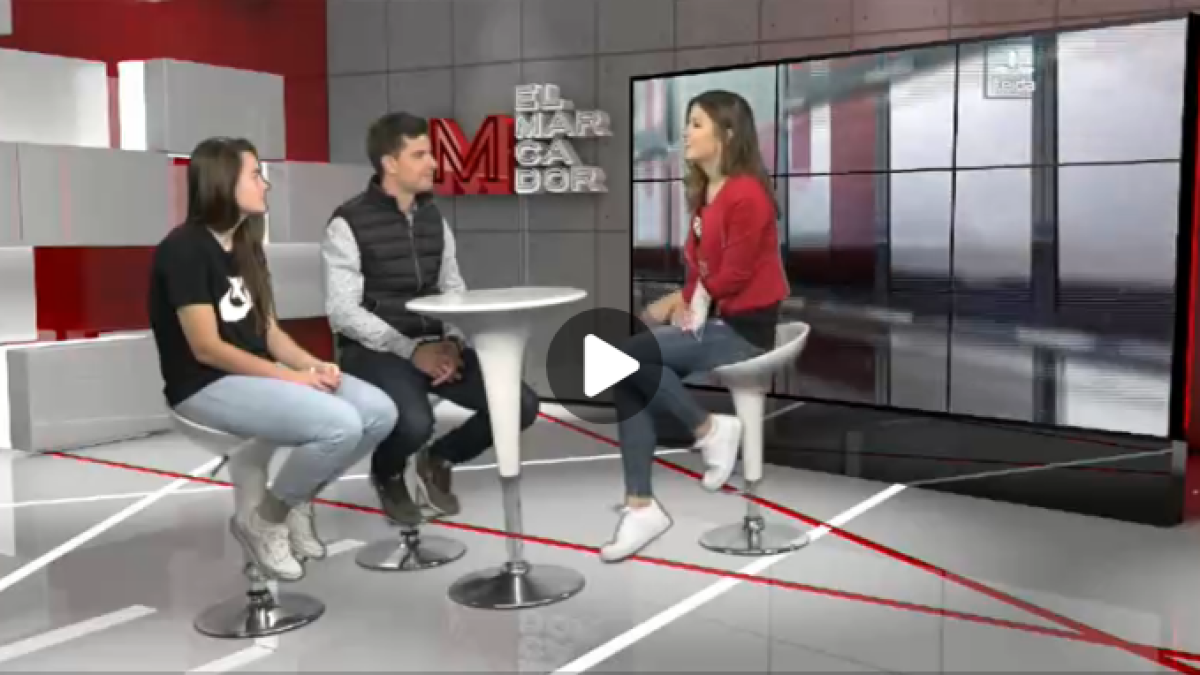 El primer equip femení de futbol del club AEM de Lleida a El Marcador