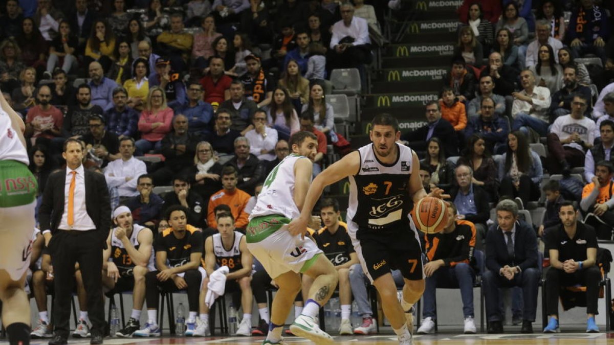 Filip Djuran supera la oposición de Chema García.