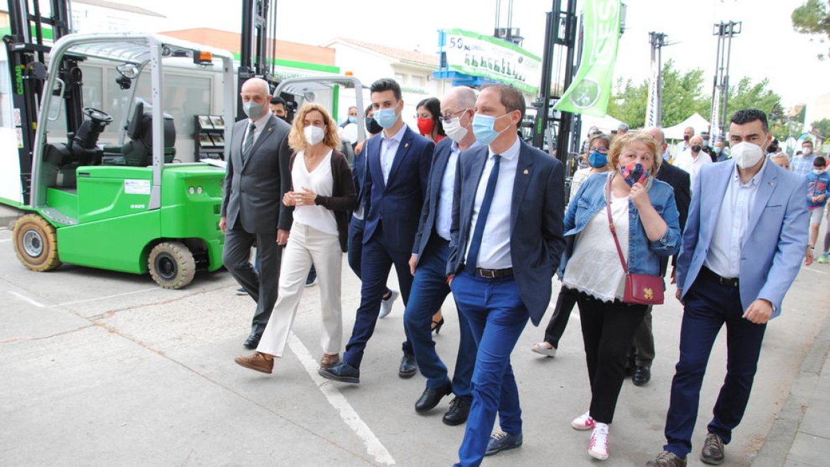 Meritxell Batet visitó la feria por la mañana.