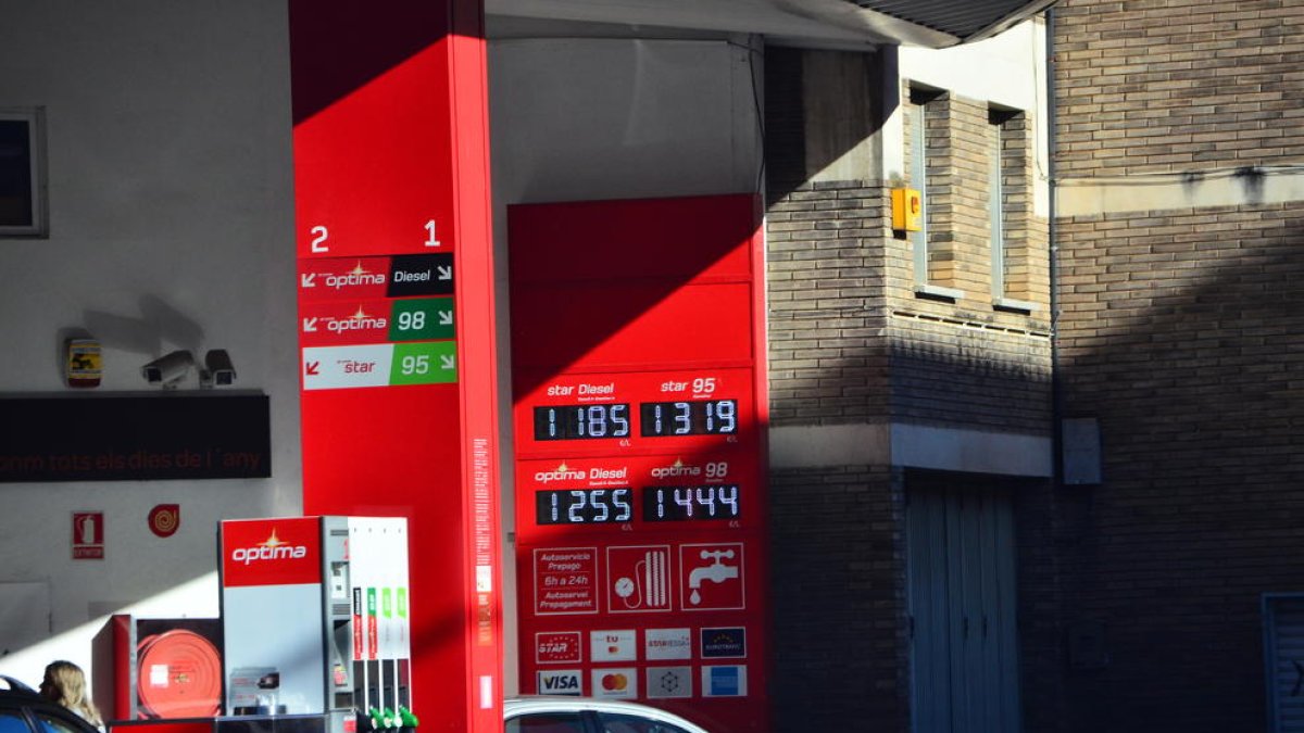 Imatge d’una gasolinera de Lleida a començaments de març.