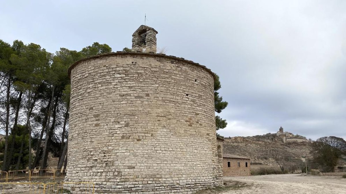 La iglesia, en las afueras de Cervera, construida en el siglo XI.