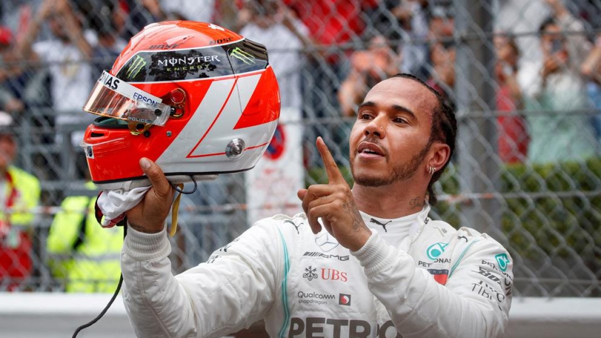 Lewis Hamilton va portar un casc roig com a homenatge al difunt Niki Lauda.