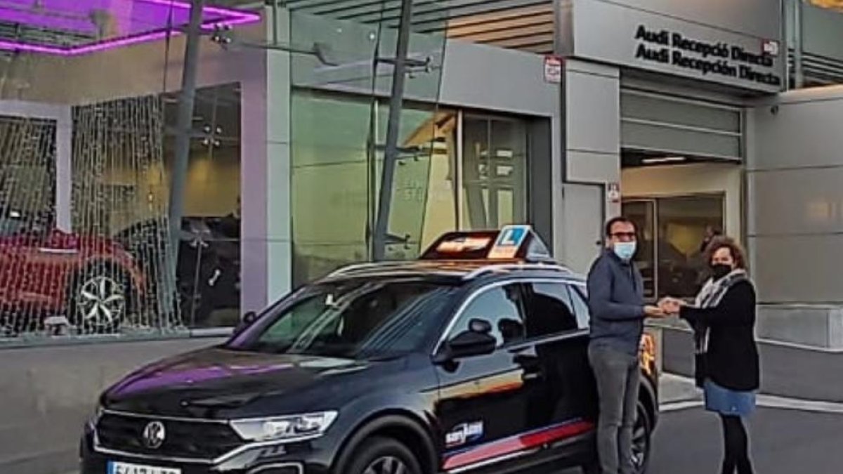 Autoescola San Juan renova la seua flota amb vehicles dotats de l'última tecnologia