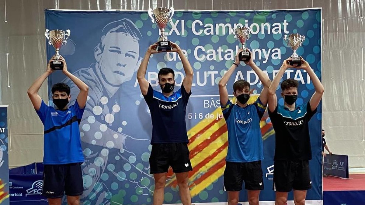 Joan Masip, en lo alto del podio como campeón de Catalunya.