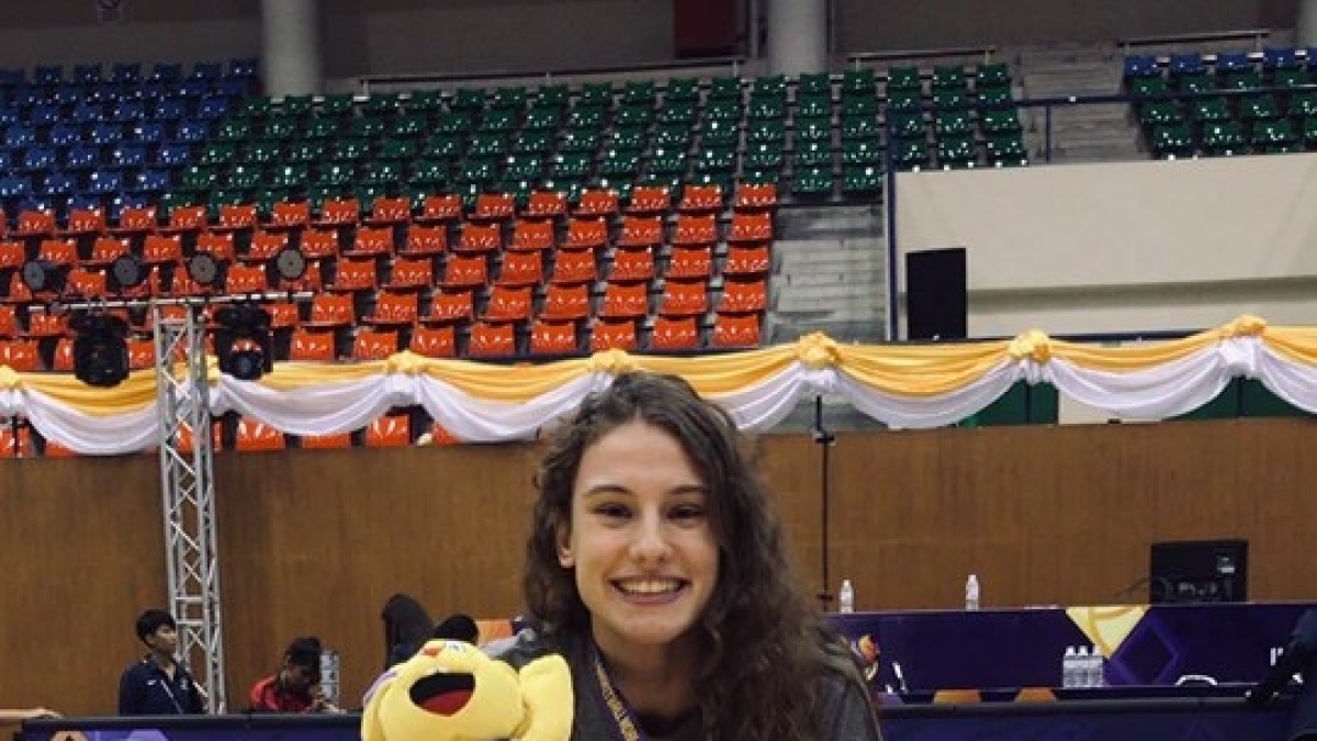 Anna Palma, amb la medalla de bronze conquerida a Tailàndia.