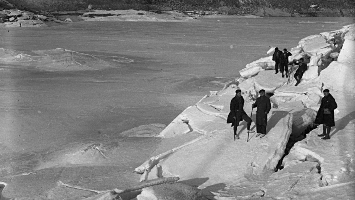 Imatge d’un llac gelat a Capdella el 1929.