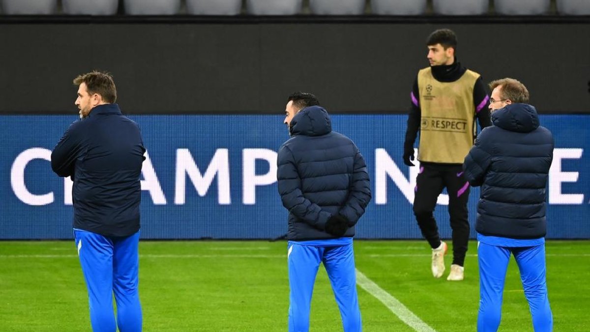 Xavi, ayer durante el entrenamiento del equipo en Múnich.