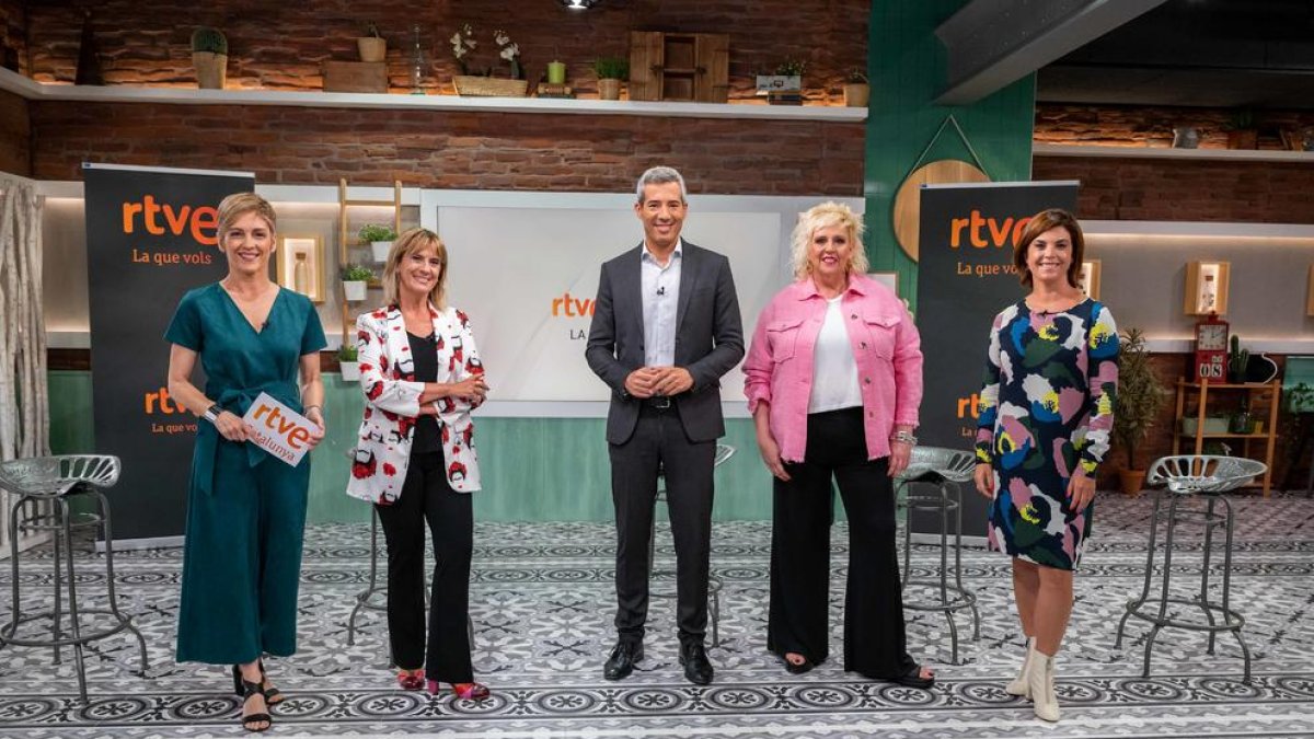 Las presentadoras y Oriol Nolis, director de RTVE en Catalunya.