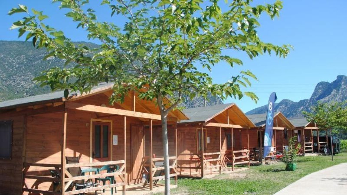 En temporada alta el càmping dona feina a deu persones.