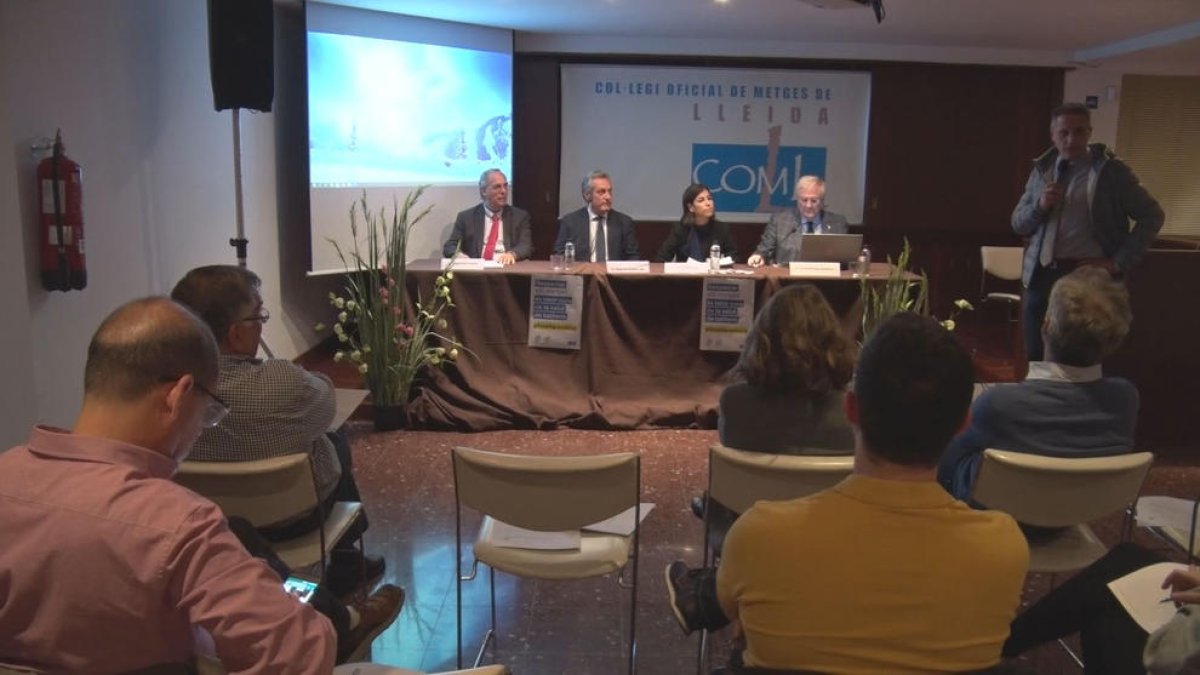 La jornada de ayer en el Colegio de Médicos de Lleida.