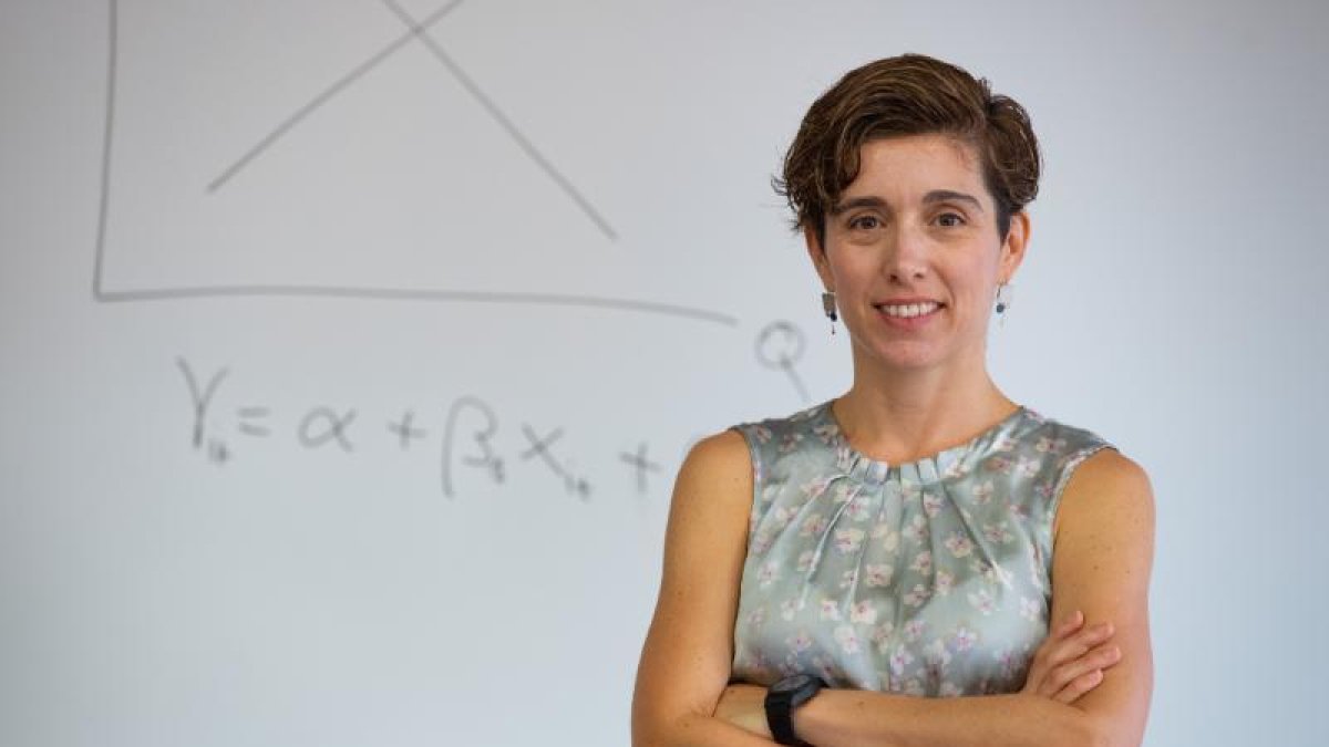 JUDIT VALL CASTELLÓ. Investiga per què com més alta és la taxa d'atur, menor és la quantitat de baixes laborals.