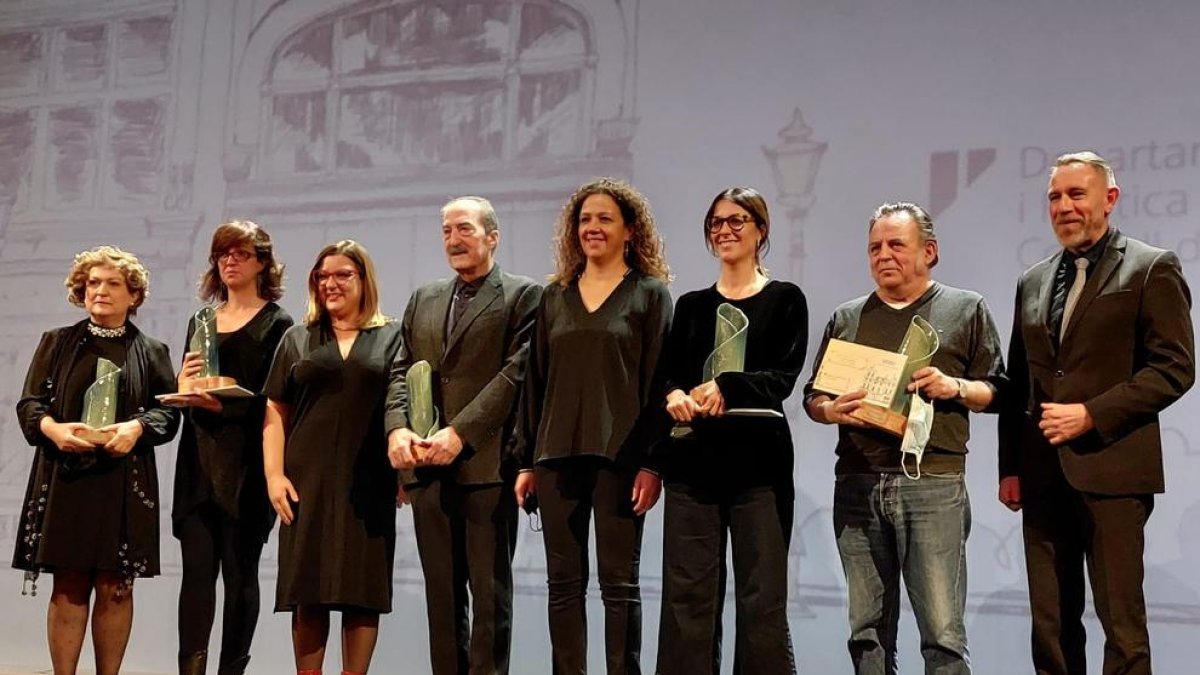 Carles M. Sanuy (2º der.), con el resto de premiados y autoridades.