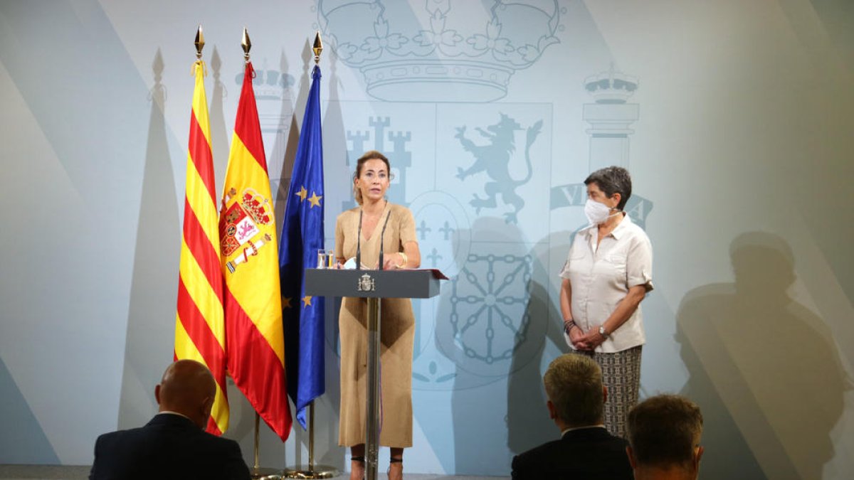 La ministra Raquel Sánchez, al costat de la delegada del Govern a Catalunya, Teresa Cunillera, ahir.