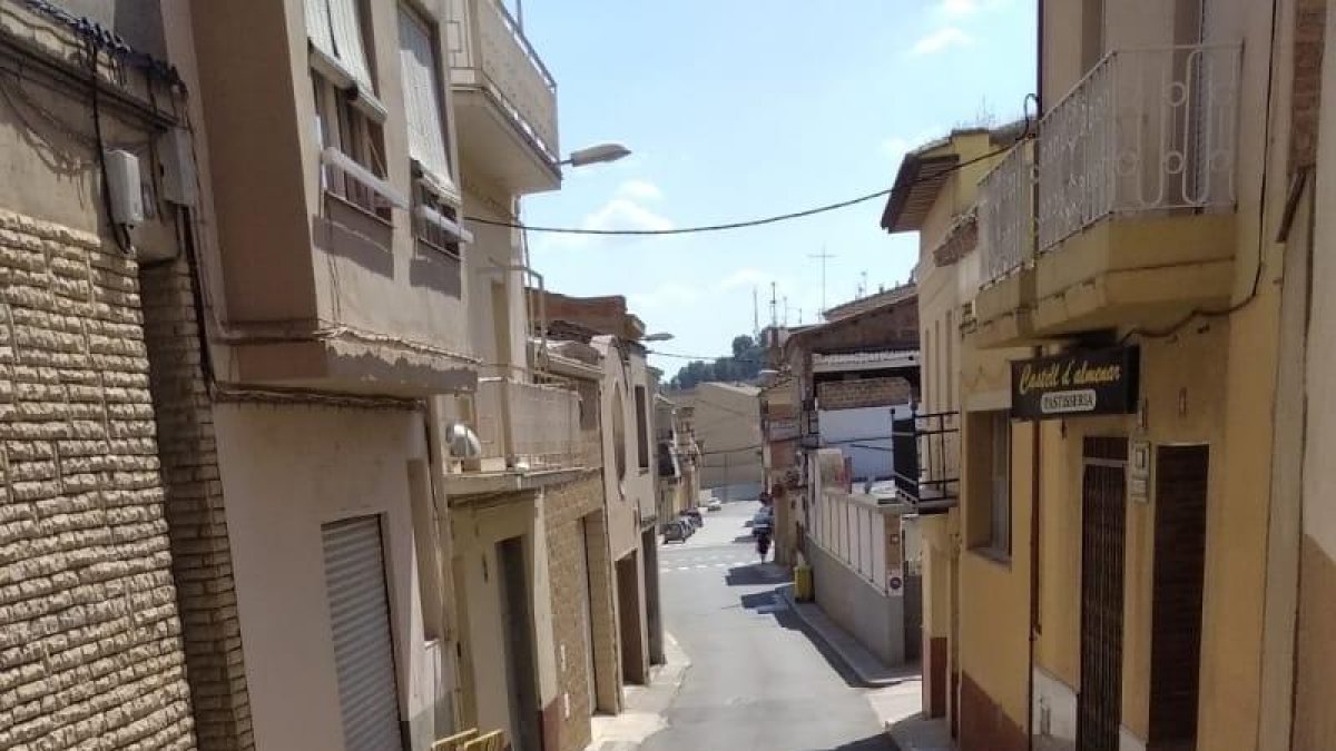La calle Trullets, en el centro urbano de Almenar.