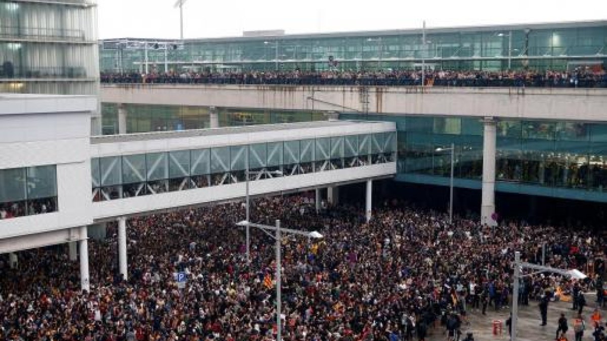 Manifestación en el aueropuerto del Prat convocada por Tsunami.
