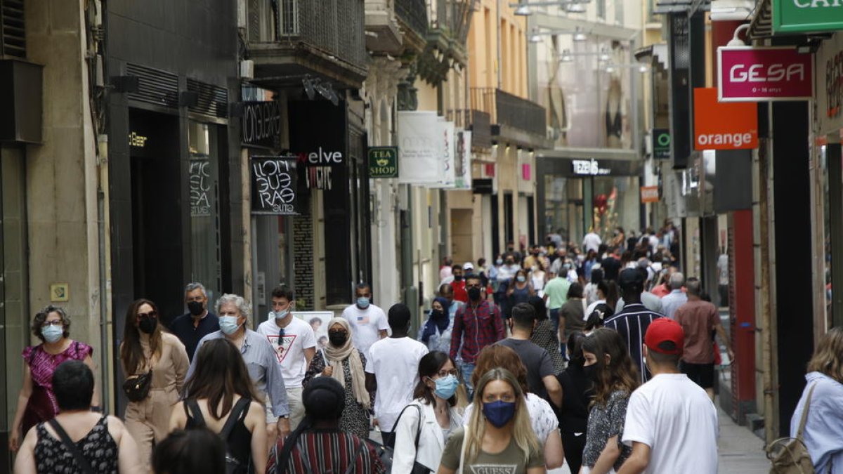 La relajación de las restricciones permite recobrar poco a poco el pulso al Eix Comercial de Lleida.