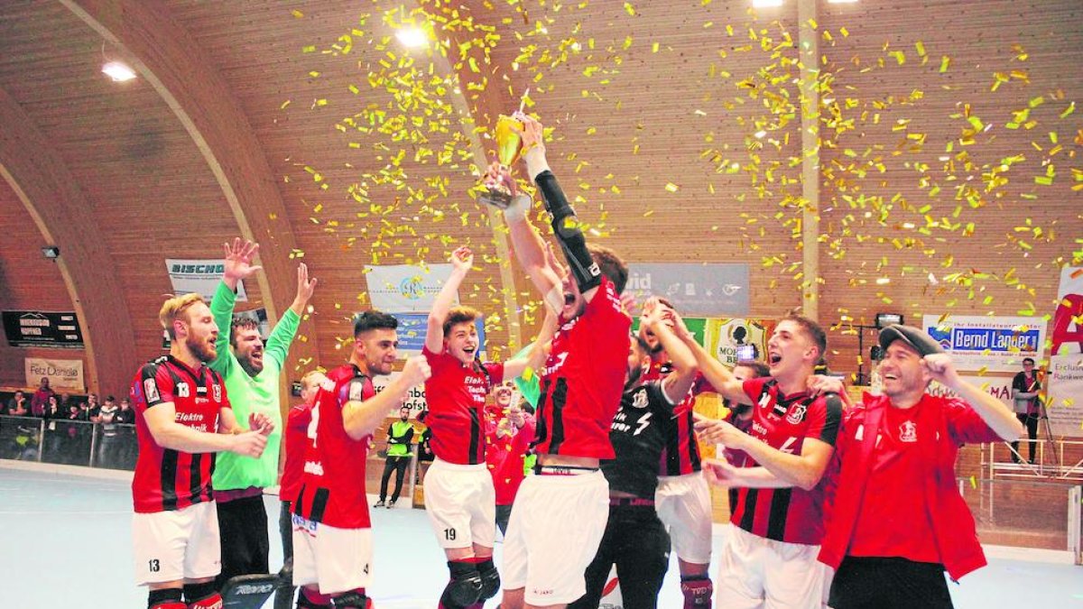 Els jugadors del Wolfurt celebren l’ascens, aconseguit aquest cap de setmana.