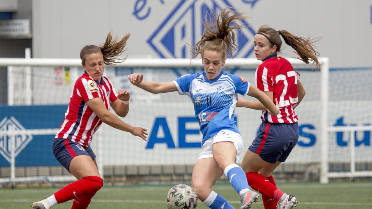 Natàlia, durante un partido ante el Atlético de Madrid B.