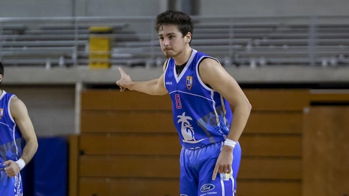 Adrià Duch ve de ser el líder del Tarragona de Berni Álvarez.