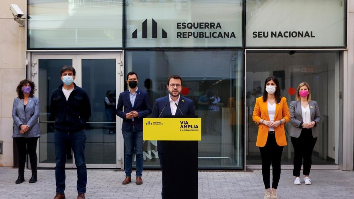 La plana mayor de ERC durante el anuncio de Pere Aragonès, ayer, de su apuesta por un Govern en solitario.
