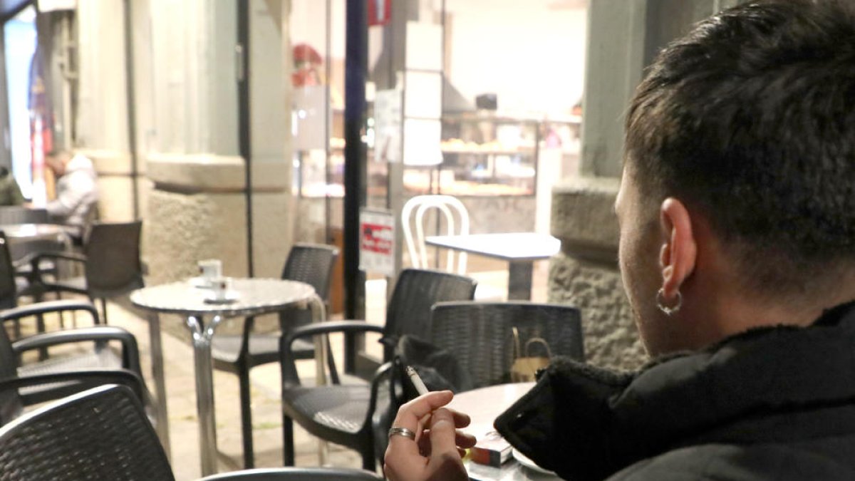 Fumar a les terrasses de bars i restaurants ja es va prohibir en els primers mesos de pandèmia.