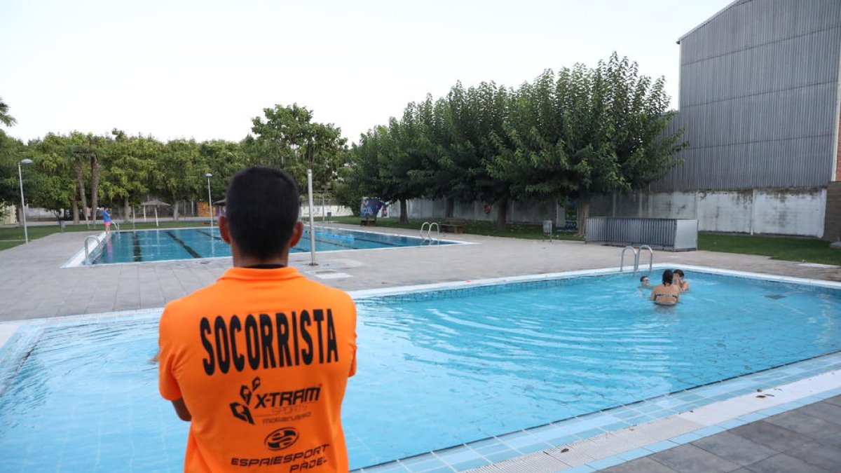 IMATGE d'ARXIU d'un socorrista