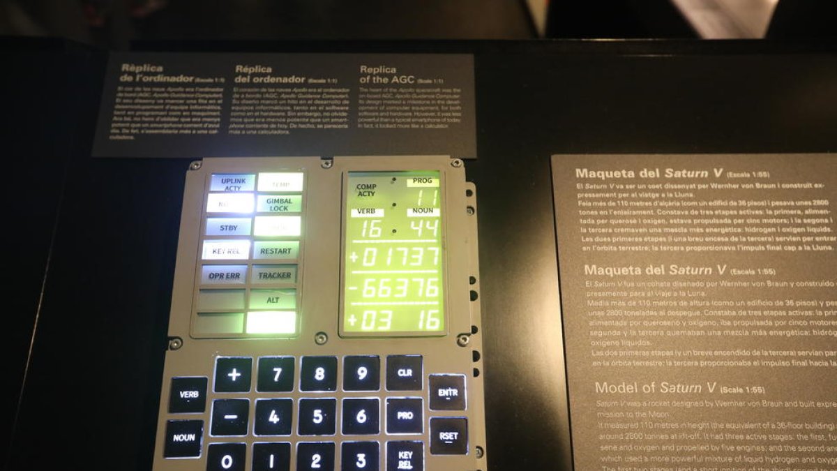 L’assessor científic Rafael Clemente, durant la presentació de l’exposició ‘Apollo 11. L’arribada de l’home a la Lluna’, ahir.