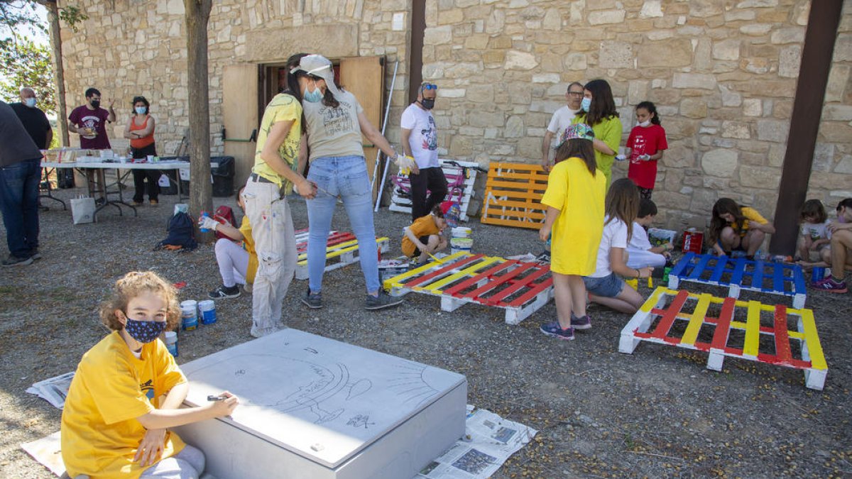 Vecinos de Belianes dan forma a su nueva plaza