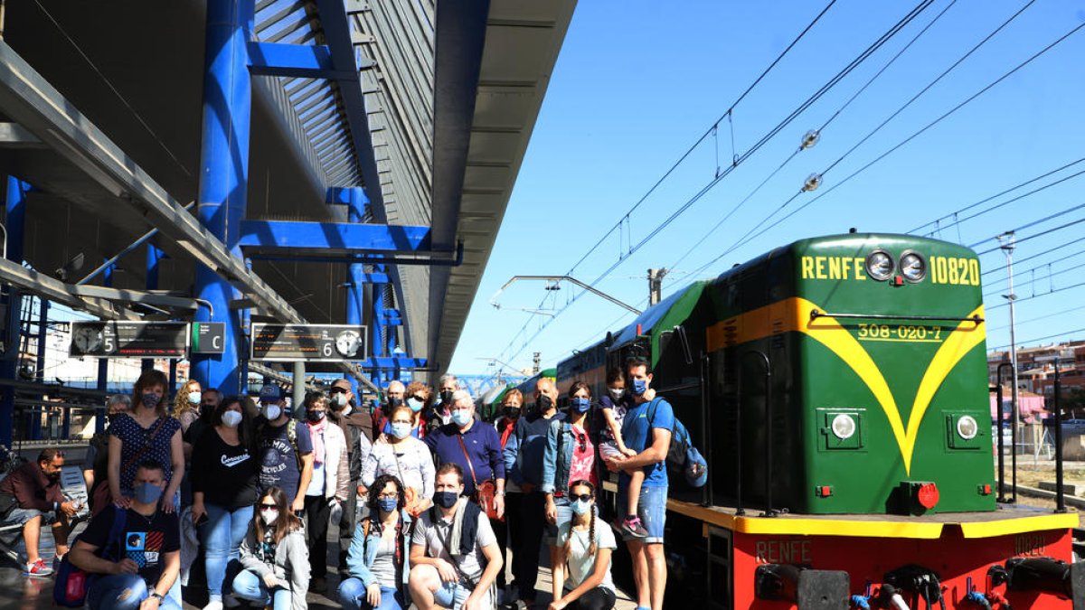 El Tren dels Llacs estrena de nuevo la temporada con 120 viajeros