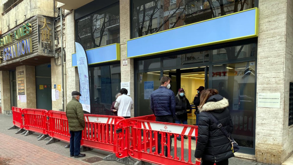 El nou punt de vacunació massiu i de cribratge escolar de Lleida ja està plenament operatiu a Cappont