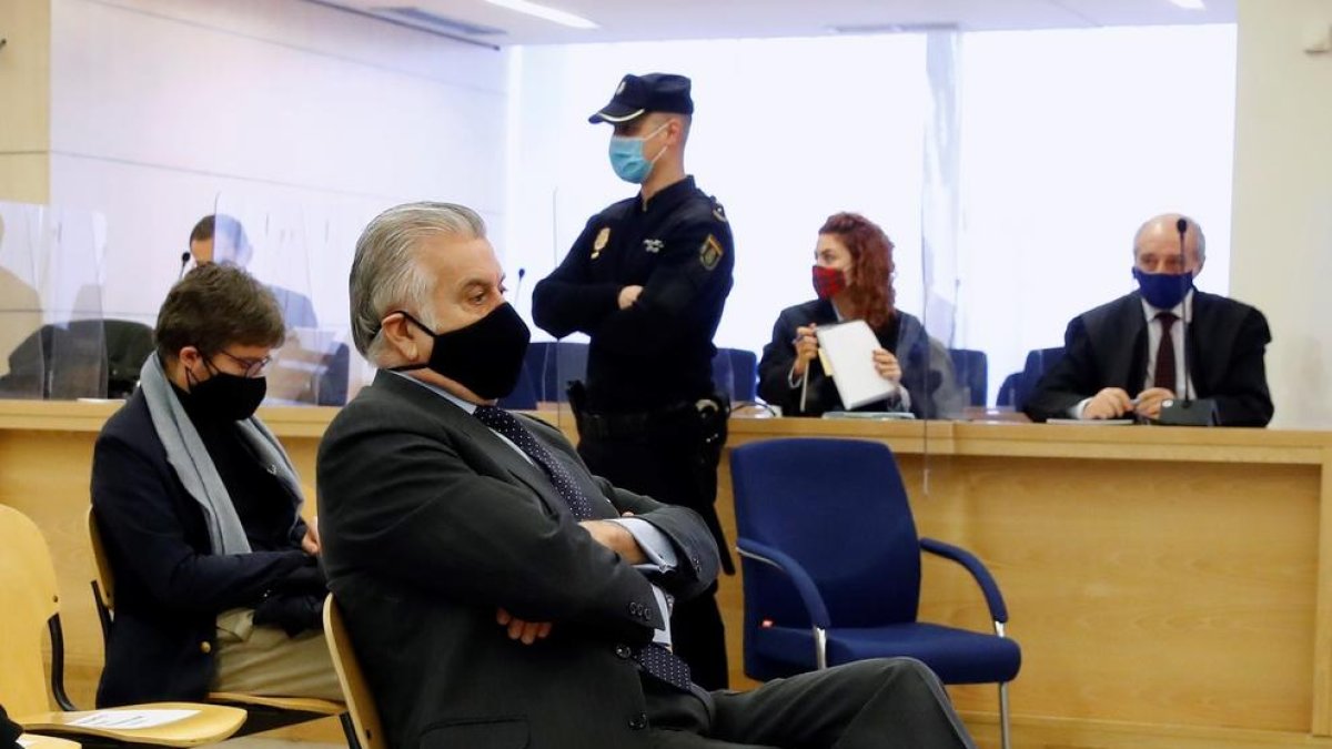 Luiz Bárcenas, el lunes sentado en el banquillo de los acusados de nuevo.