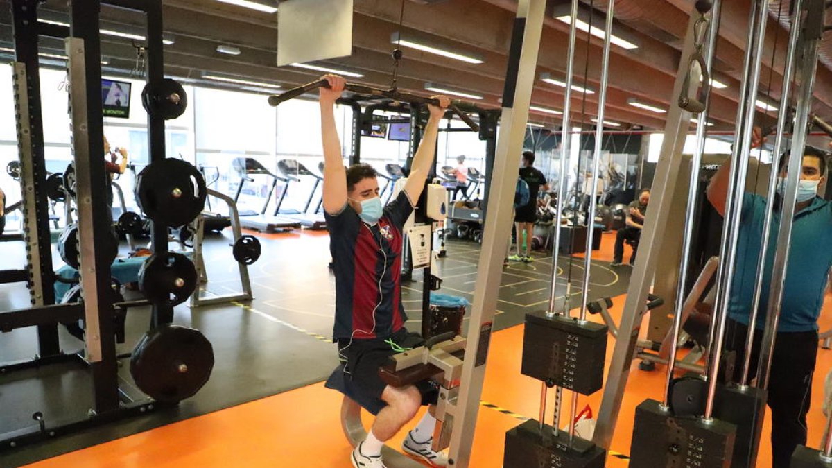 Usuarios en el gimnasio Trèvol a finales de noviembre.