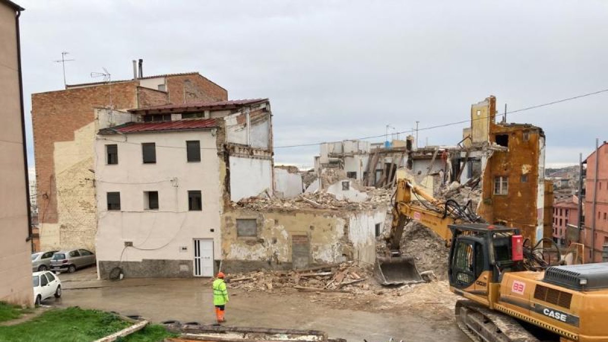 Derribo de varios edificios en el Barri Antic para posibilitar nuevos pisos