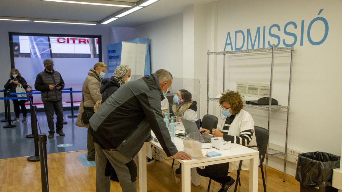 Interior del nuevo punto de vacunación en la avenida de Les Garrigues 21.