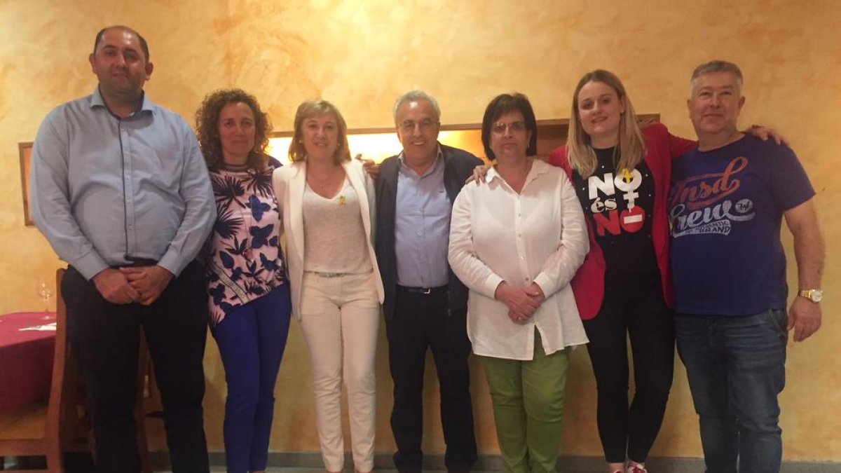 Enric Mir, en el centro, revalidó la alcaldía de Les Borges.