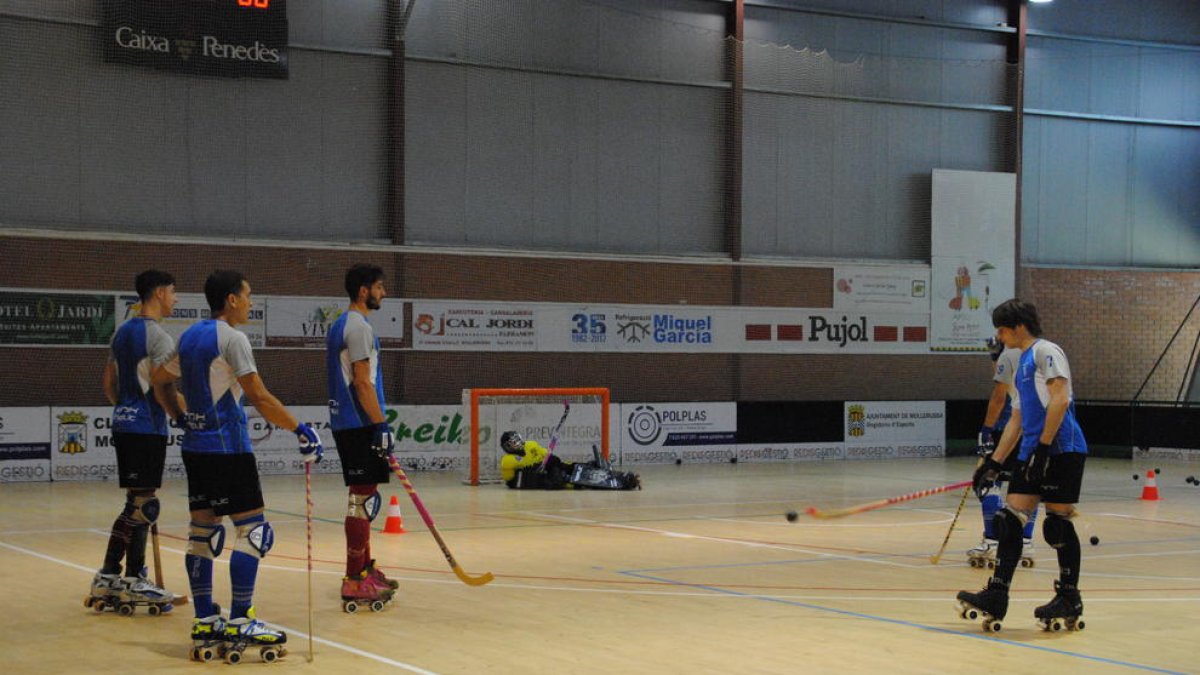 Los jugadores del Lleida Llista, ayer durante su entrenamiento en Mollerussa.